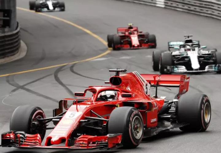 Sebastian Vettel pudo reducir de 17 a 14 la diferencia con Hamilton en el campeonato de pilotos.  /Foto EFE