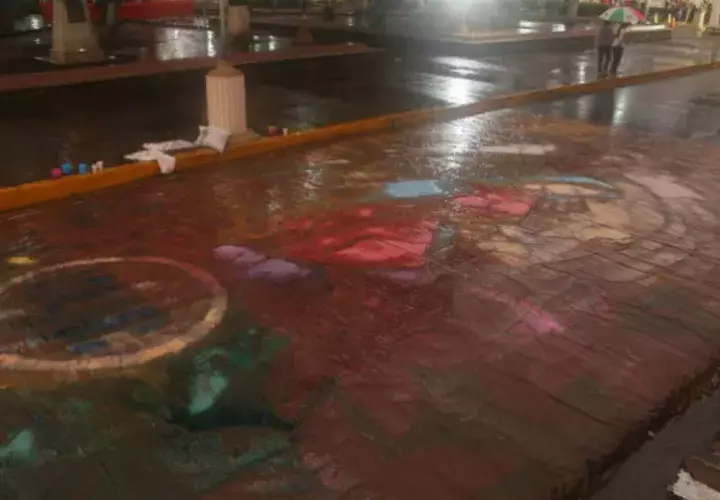 Las alfombras fueron confeccionadas por la Autoridad de Turismo de Panamá, Salud, Escuela del Folclor, policía y scouts. Foto: Zenaida Vásquez.  