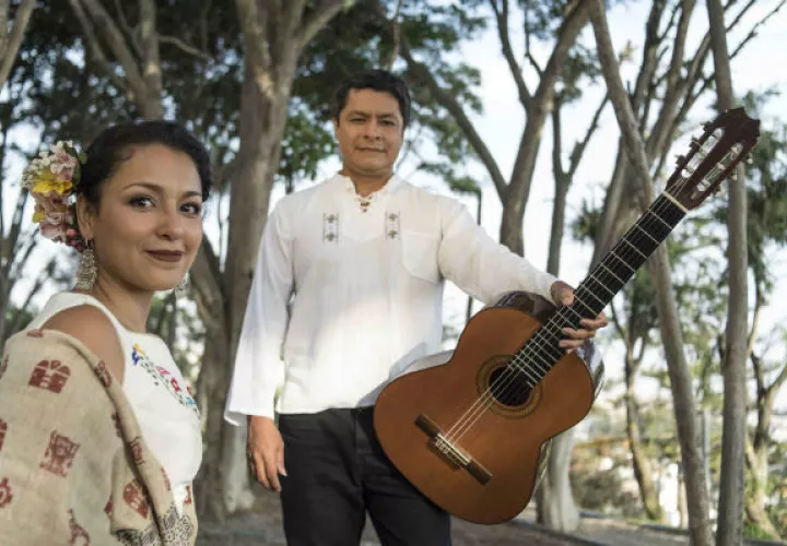 Araceli Poma y Coco Vega. Foto: Cortesía.