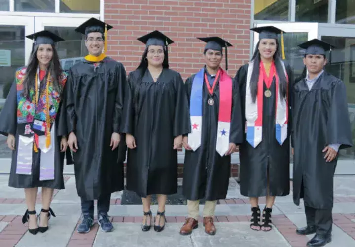  Shadia Rassoul Jaramillo, Jesús Moreno Castillo, Delia Araúz González, John Navarro González, Kenia Mitre Herrera y Rigoberto Flores Carpintero. Cortesía/Senacyt