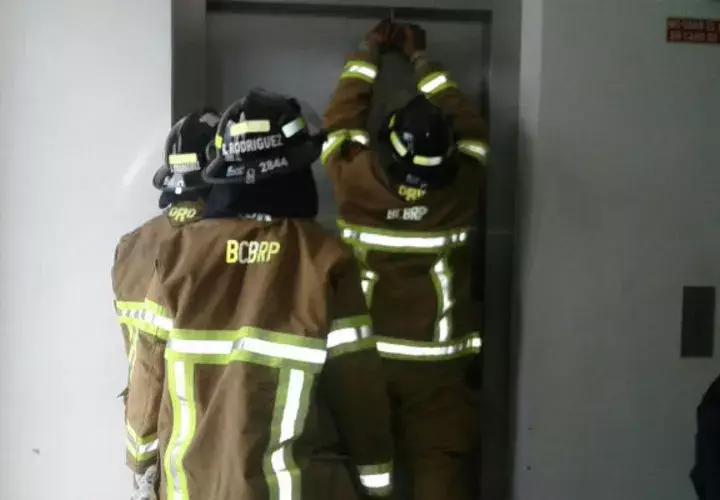 Diez personas estaban dentro del elevador. Foto: Víctor Eliseo Rodríguez.