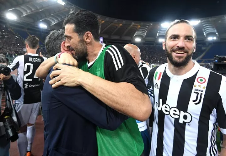 Buffon en la celebración del título liguero con la Juve. Foto EFE