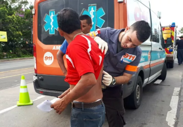 Paramédicos del 911 dieron los primeros auxilios.