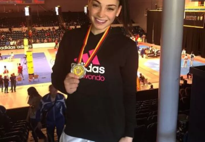 Con su medalla ganada en el abierto de Hamburgo, Alemania / Twitter