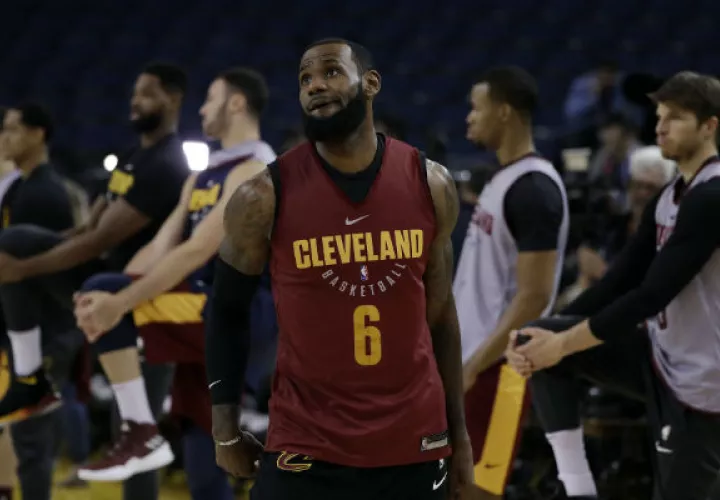  LeBron James en los entrenamientos de Cleveland. Foto:AP