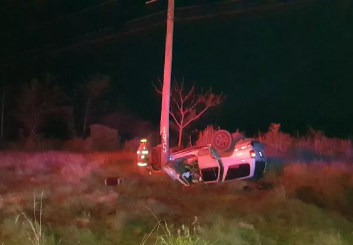 investigan las causas del accidente. Foto/Elena Valdéz