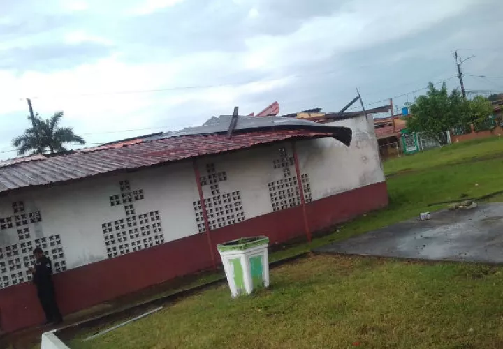Afectaciones por los fuertes vientos en Puerto Pilón. Foto/Cortesía