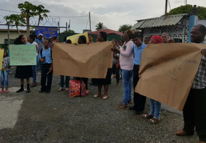 La protesta en el IPHE. Foto: Delfia Cortez. 