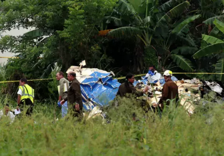Se trata de un Boeing-737 que cayó a tierra poco después de despegar 