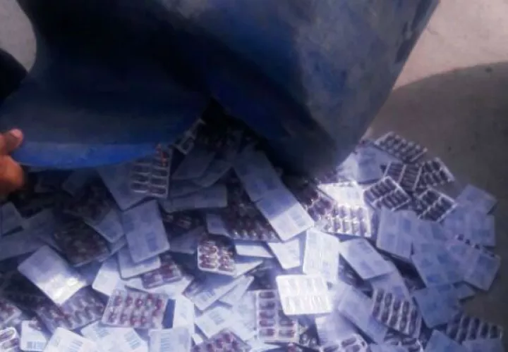 Más de cuatro tipo de medicamentos iban en la nave.