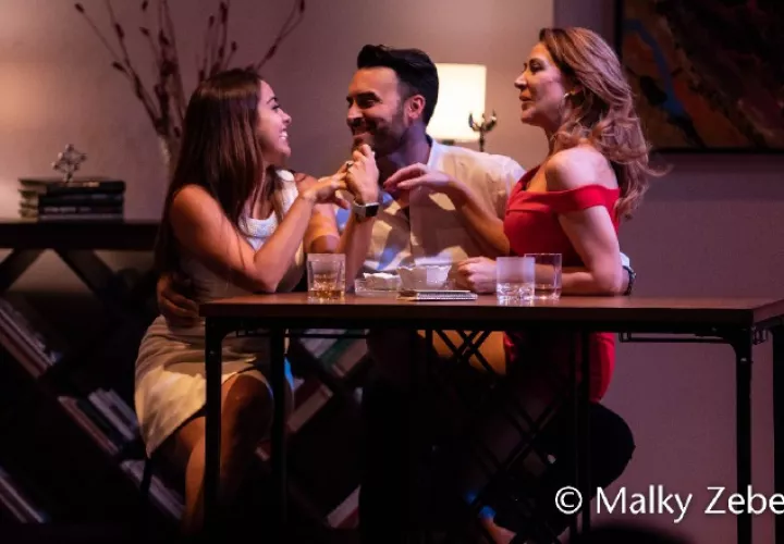 Julieta, Tomás y Silvia juegan con fuego. Fotos Malky Zebede.