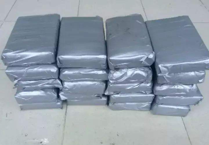 Los paquetes de la sustancia que fue decomisada. 