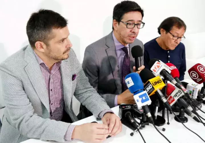 Familiares de los tres integrantes del equipo de prensa de El Comercio, rinden informe sobre su visita a Colombia. FOTO/EFE
