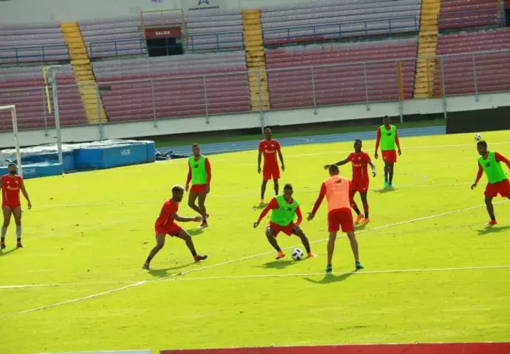 Práctica de fútbol de la selección de Panamá. Foto Anayansi Gamez