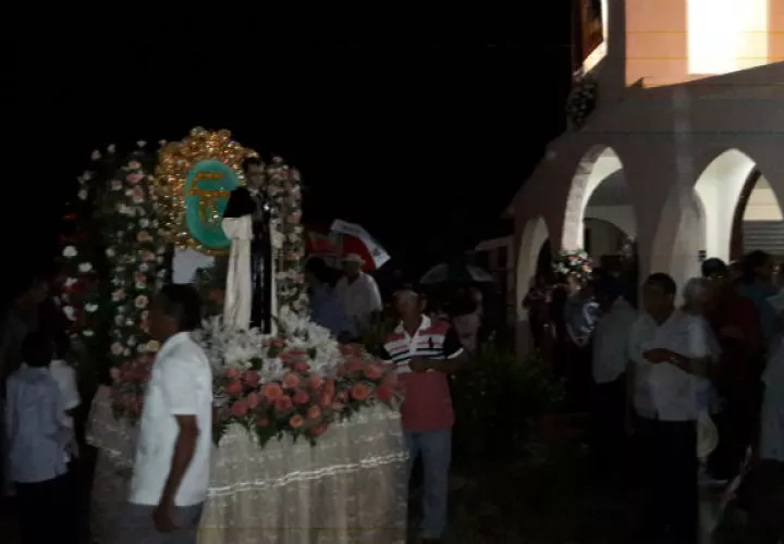 Celebración a lo grande en El Guayacal, en Los Santos. Foto/Zenaida Váquez