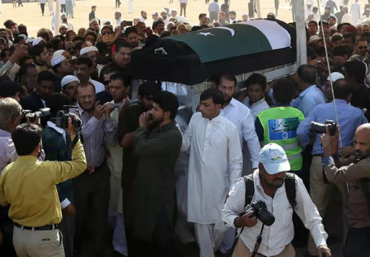 Varios familiares asistieron al funeral. Foto: EFE  