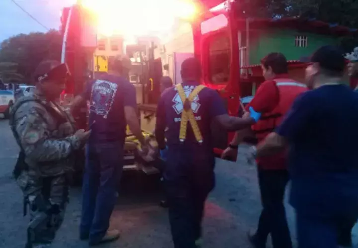 El piloto Gustavo Arosemena, fue traslado a un centro hospitalario. Fotos/ Zenaida Vásquez 