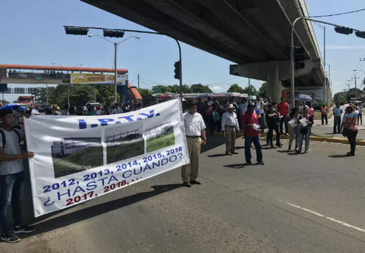 La comunidad educativa, se cansó de tanto engaño. Foto: Víctor Eliseo Rodríguez. 