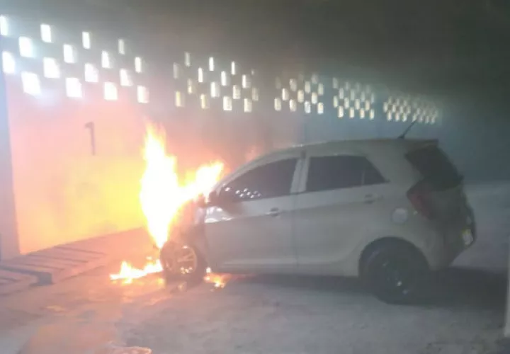 El incendio, el cual se investiga. Foto: Eric Ariel Montenegro. 