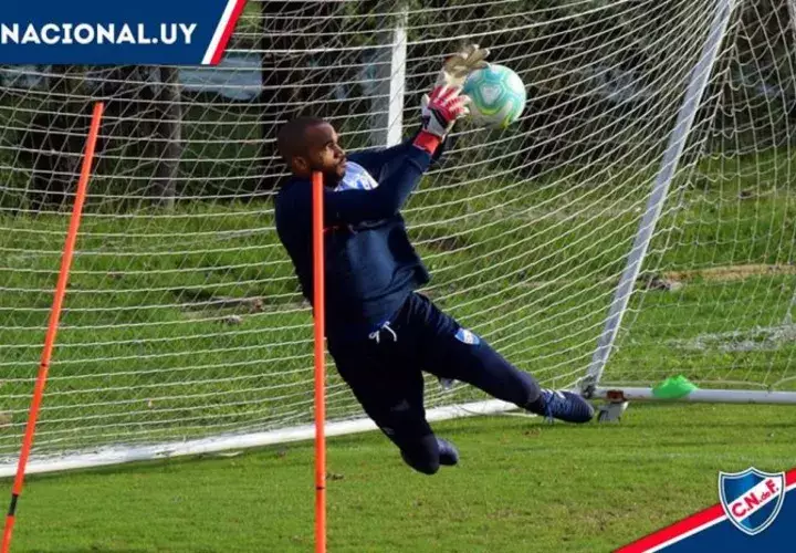   Luis "Manotas" Mejía durante un entrenamiento con el Nacional de  Uruguay. Foto Facebook Nacional