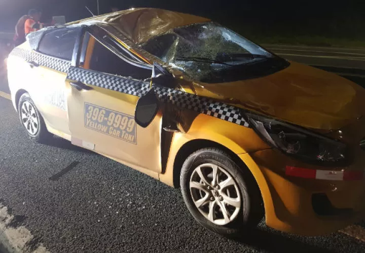 El taxista, se salvó de morir aplastado. Foto: Delfia Cortez. 