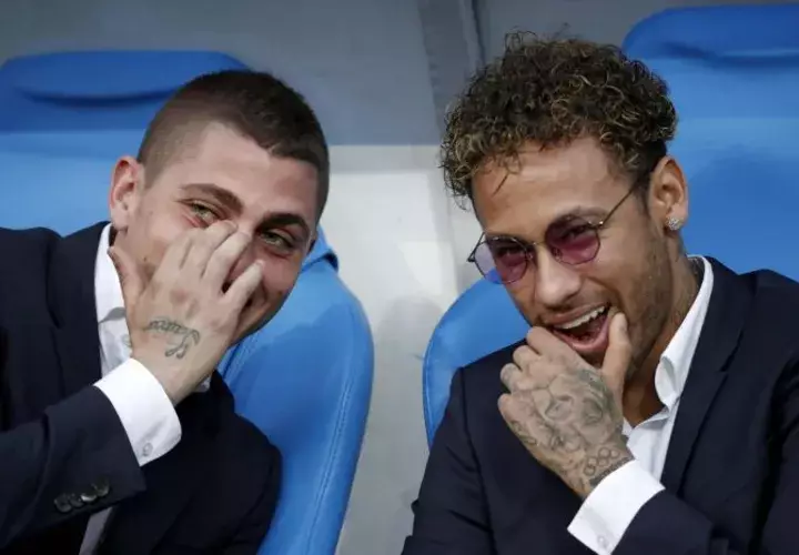 Neymar y Verratti en las gradas observando el partido. EFE