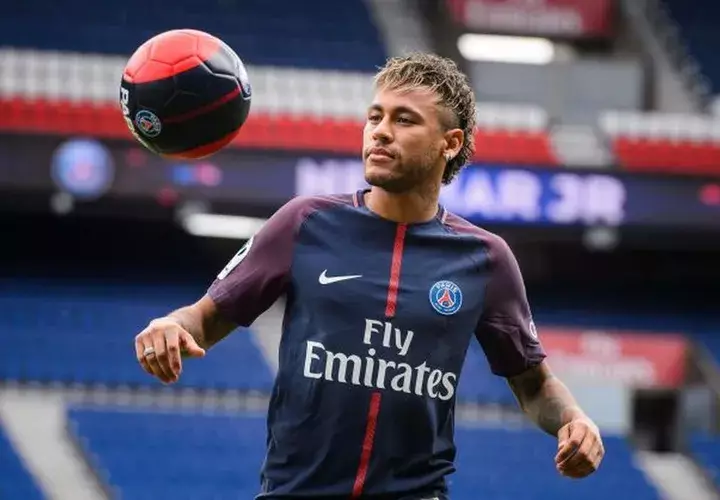 Neymar protagonizó el mercado de fichaje la temporada pasada. Foto AP
