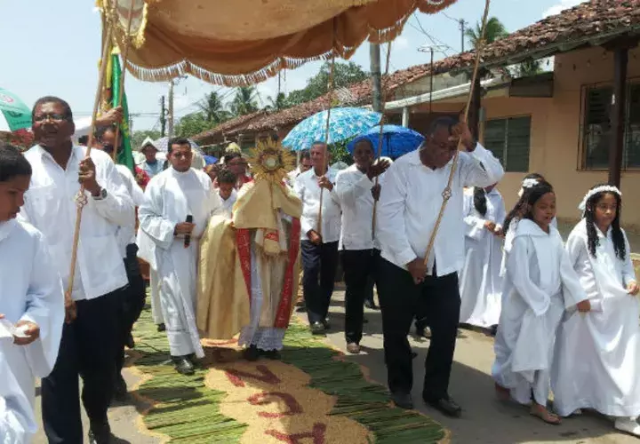 La procesión del Santísimo Sacramento. Foto: Thays Domínguez.  