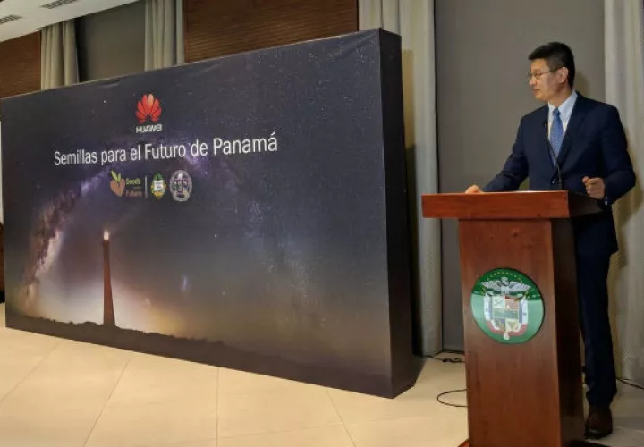 Charls Desheng Che, Huawei Panamá .