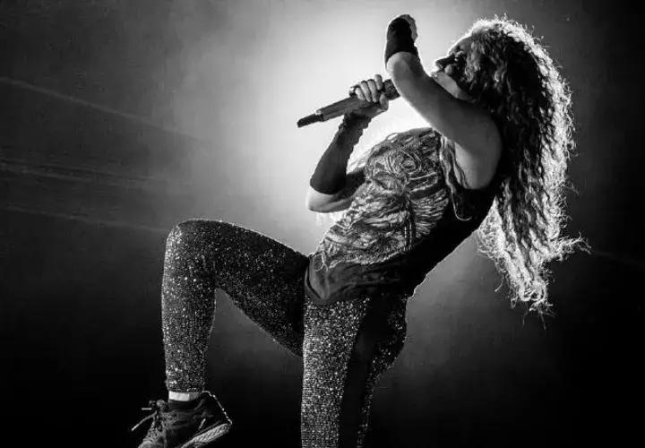 Shakira. No se sabe nueva fecha.