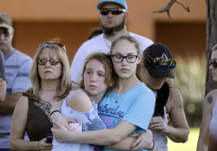 Los familiares de las víctimas llevaron a cabo las honras fúnebres.FOTO/AP 