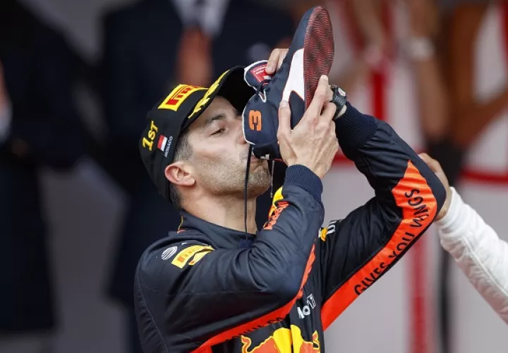 Daniel Ricciardo celebra su triunfo.