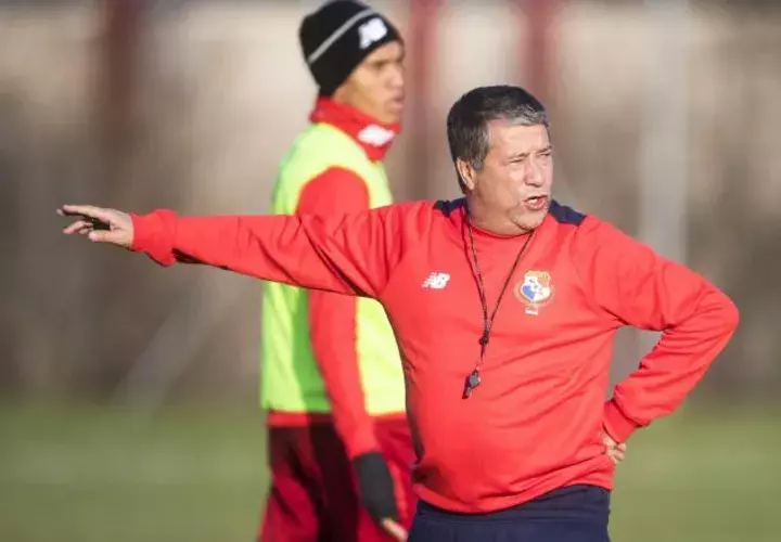 Hernán Darío "El Bolillo" Gómez tiene planificado utilizar una línea de cinco en la defensa de Panamá, en el Mundial de Rusia 2018. /Foto EFE