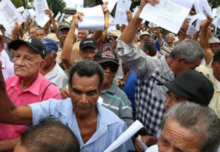 Los representantes se están organizando  para llegar el martes a la Asamblea. /Foto: Panamá América