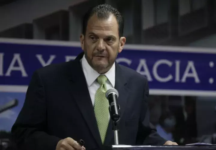 Federico Humbert, contralor general de la República.
