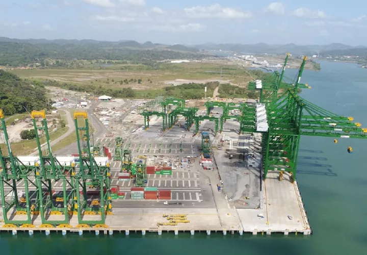 El contrato ley  autoriza la construcción de un puerto en Rodman  por parte  de la empresa PSA Panamá. /Foto Archivo
