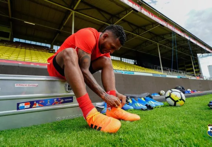 Alberto Quintero trabaja su lesión en el campamento de Panamá en Saransk (Rusia).  Fepafut