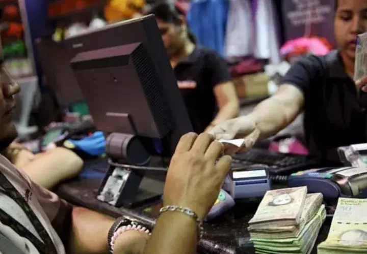Expertos indican que es imperativo levantar el control de cambio /Foto EFE