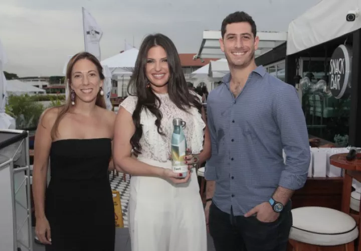 1. Dulce Romero, Carolina Fábrega y Ezequiel Ini.