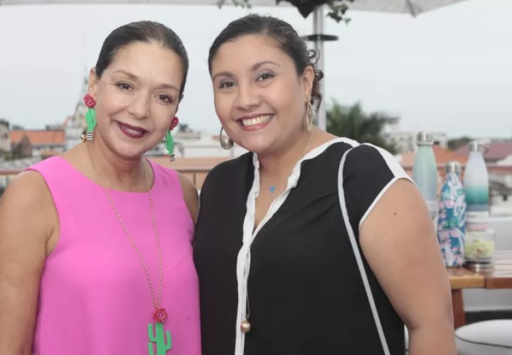 4. Marielena Roux y María Victoria Mendoza.