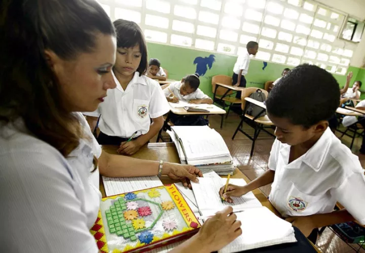 Unos 500 docentes del  programa Panamá Bilingüe se mantienen en huelga. /Foto Archivo