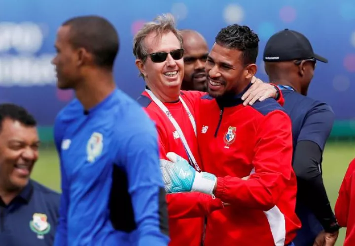 Gary Stempel y Jorge Dely hablaron con los jugadores durante la sesión de entrenamientos que se realizó ayer en  el Sport School of Olympics de Saransk.
