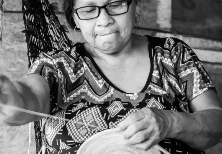 Gloria Samana, artesana emberá de 69 años de edad. /Foto Héctor Saavedra
