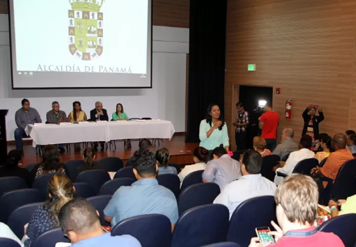 Durante el conversatorio. /Foto: Cortesía
