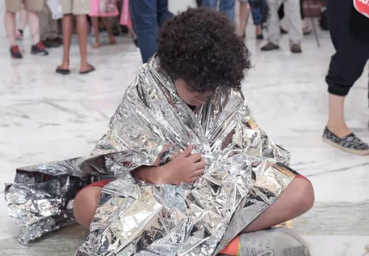 Niños protestan en el edificio del Senado. /Foto EFE