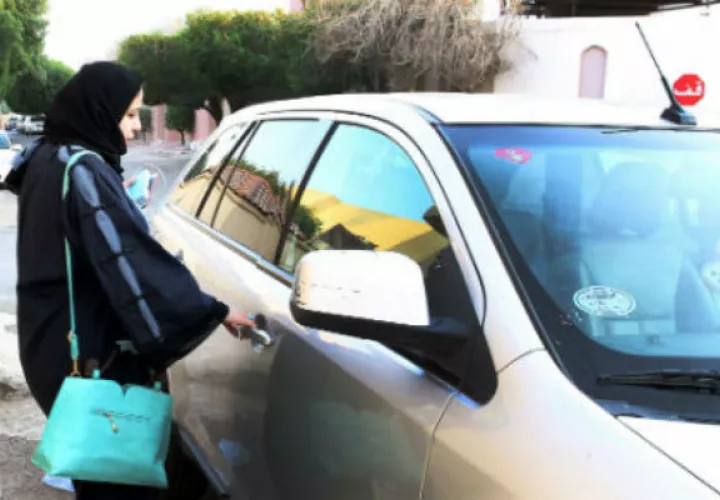 Todo ha cambiado hoy. Voy a despedir al conductor, registraré el coche a mi nombre y lo voy a conducir a todos mis destinos.