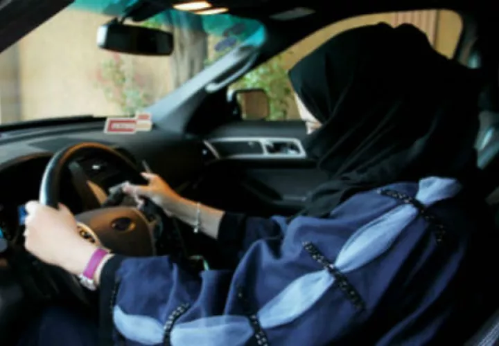 Debido a la gran expectativa, incontables mujeres saudíes celebraron hoy la nueva ley, aprobada por el rey Salman bin Abdelaziz el pasado noviembre.