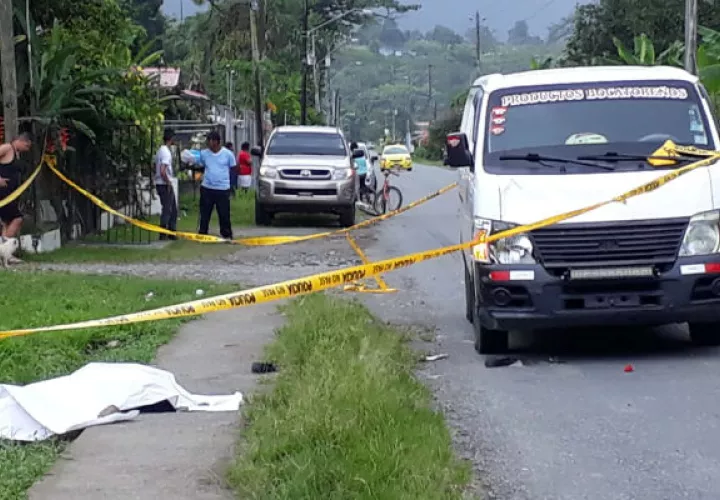 La mujer se acababa de bajar de un autobús. Foto/Cortesía