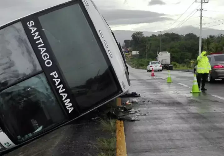 Así quedó el vehículo en la vía Interamericana.