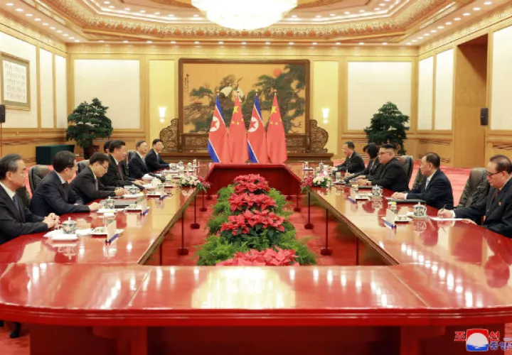 Reunión entre Kim Jong-un y el presidente de China Xi Jinping. FOTO/EFE